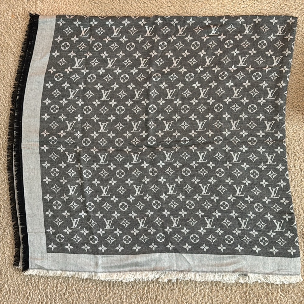Louis Vuitton Monogram denim black shawl - Picture 8 of 10
